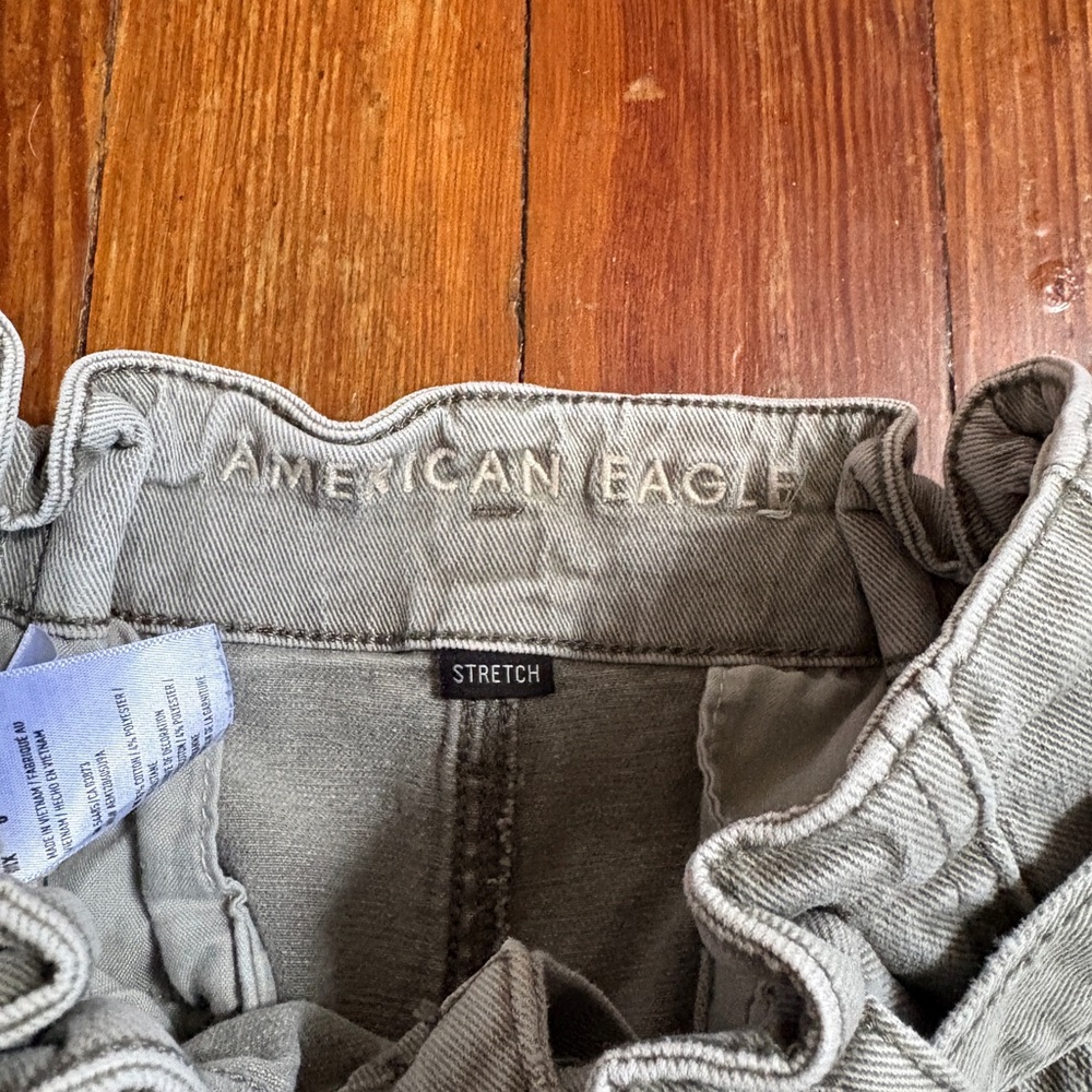 American Eagle Outfitters High-Waist Paperbag Shorts in Light Gray - Picture 2 of 4